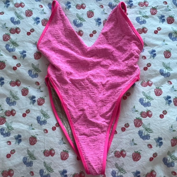 Free-est Amber One Piece Swimsuit - Picture 5 of 11